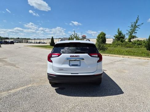 Used 2024 GMC Terrain SLE w/ Driver Convenience Package FWD image 7
