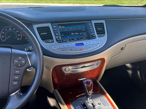 Used 2013 Hyundai Genesis 3.8 w/ Premium Pkg image 9