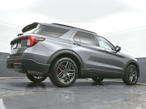 Used 2025 Ford Explorer ST-Line w/ ST-Line Street Pack AWD/4WD image 43