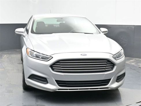 Used 2016 Ford Fusion SE image 4