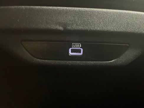 Used 2020 Chrysler Pacifica Limited FWD image 47