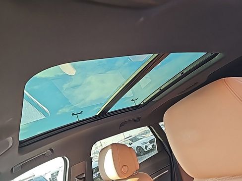 Used 2022 Audi e-tron Premium w/ Convenience Plus Package image 10