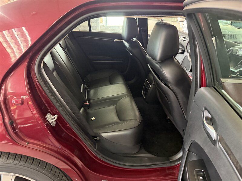 Used 2019 Chrysler 300 Limited RWD image 24