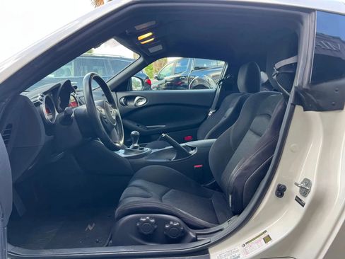 Used 2017 Nissan 370Z Coupe RWD image 12