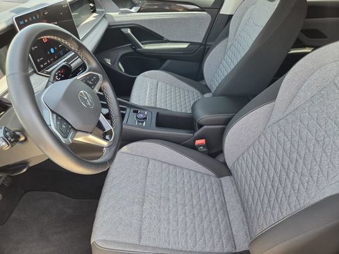 Used 2025 Volkswagen Tiguan S FWD image 11