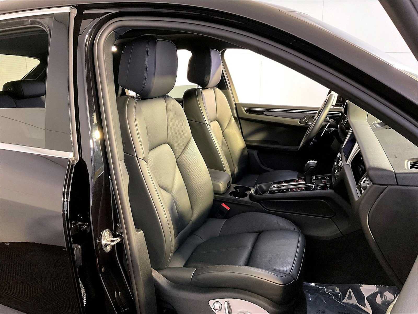 Certified 2024 Porsche Macan S AWD/4WD image 18