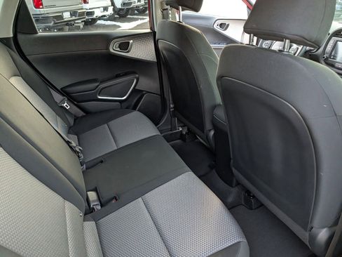Used 2023 Kia Soul LX w/ LX Technology Package image 17