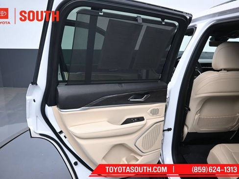 Used 2023 Jeep Grand Cherokee Limited w/ Luxury Tech Group II AWD/4WD image 33