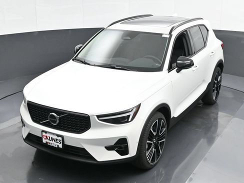 New 2025 Volvo XC40 B5 Plus w/ Climate Package AWD/4WD image 35
