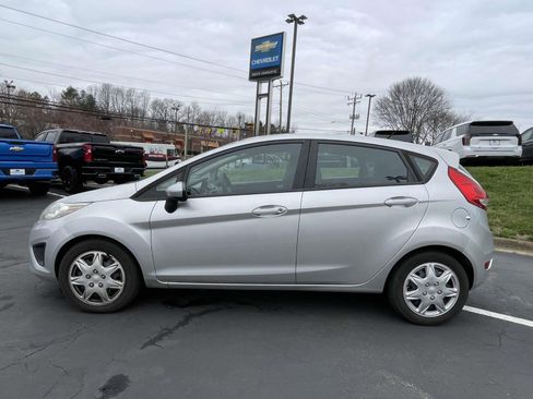 Used 2012 Ford Fiesta SE w/ Moon & Mood Pkg image 8