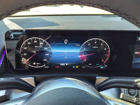 Used 2025 Mercedes-Benz GLB 250 4MATIC image 16