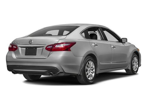 Used 2016 Nissan Altima 2.5 SV w/ Convenience Package FWD image 2