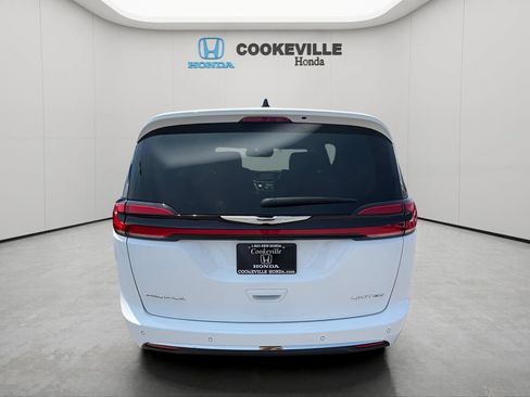 Used 2024 Chrysler Pacifica Limited FWD image 8