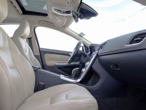 Used 2016 Volvo S60 T5 Premier w/ Convenience Package image 28