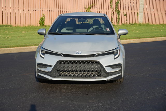Used 2024 Toyota Corolla SE FWD image 2