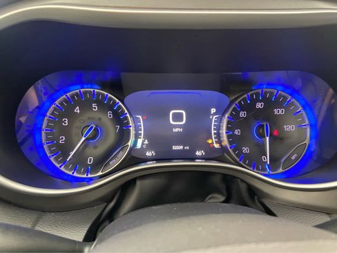 Used 2024 Chrysler Pacifica Touring-L image 24