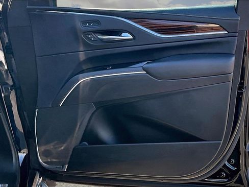 Used 2022 Cadillac Escalade Luxury image 28