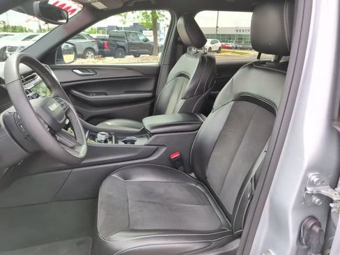 Used 2024 Jeep Grand Cherokee L Laredo AWD/4WD image 18