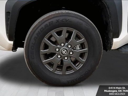 Used 2025 Toyota 4Runner SR5 AWD/4WD image 33