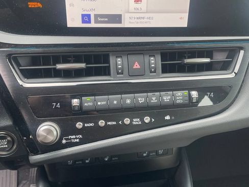 Certified 2024 Lexus ES 250 w/ Premium Package AWD/4WD image 3