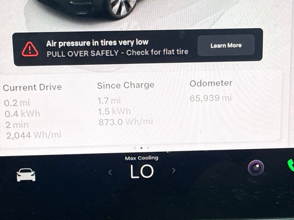 Used 2024 Tesla Model Y Long Range AWD/4WD image 27