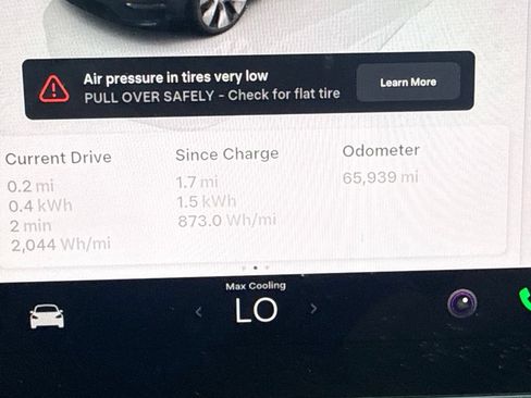 Used 2024 Tesla Model Y Long Range AWD/4WD image 27