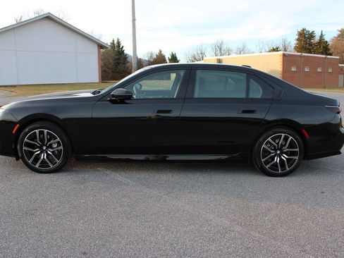 Used 2024 BMW i7 xDrive60 image 6