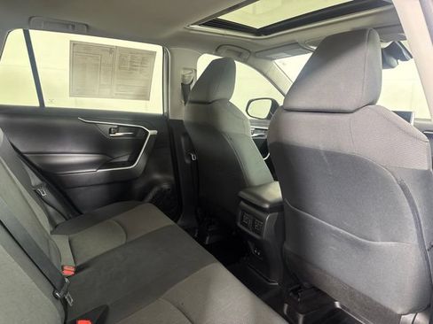 Used 2019 Toyota RAV4 XLE AWD/4WD image 5