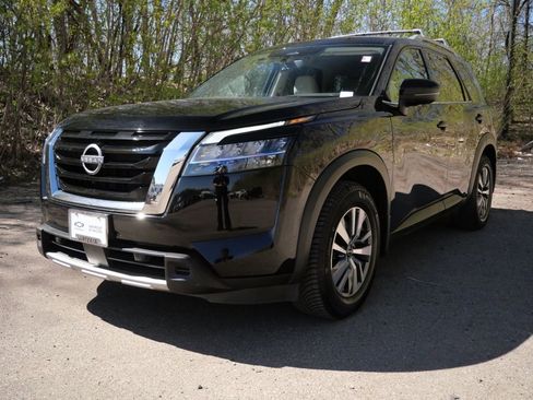 Used 2023 Nissan Pathfinder SL AWD/4WD image 3