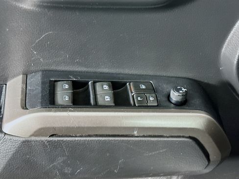 Used 2023 Toyota Tacoma SR5 w/ Technology Package AWD/4WD image 15