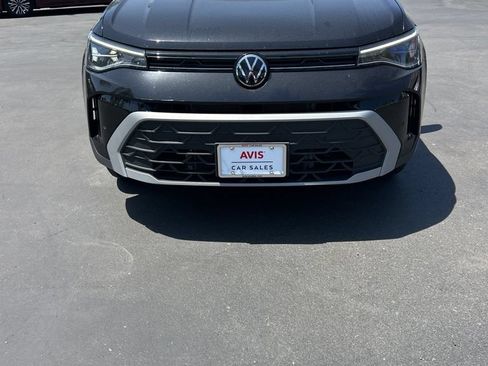 Used 2025 Volkswagen Taos SE AWD/4WD image 4