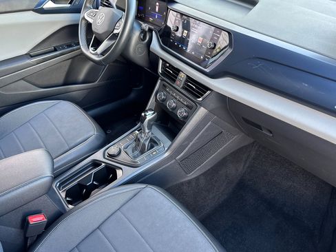 Used 2022 Volkswagen Taos SE image 16