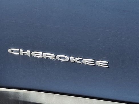 Used 2021 Jeep Cherokee Latitude Lux w/ Comfort/Convenience Group image 30