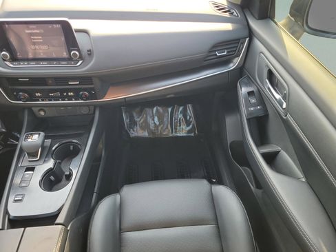 Certified 2024 Nissan Rogue SV w/ SV Premium Package image 18