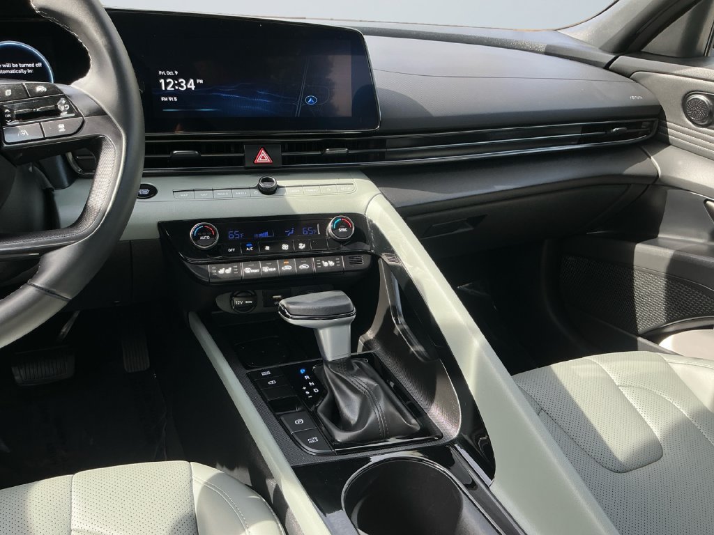 Used 2025 Hyundai Elantra Limited FWD image 12