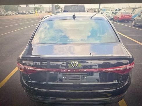 Used 2025 Volkswagen Jetta SE FWD image 5