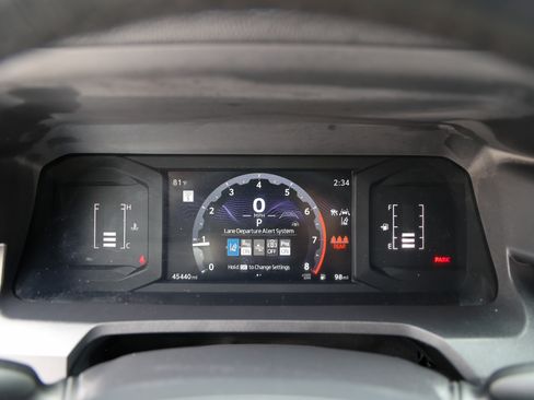 Certified 2024 Toyota Tacoma SR5 AWD/4WD image 17