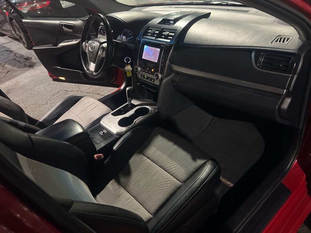 Used 2012 Toyota Camry SE FWD image 18