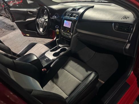 Used 2012 Toyota Camry SE image 18