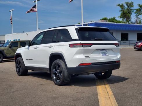 Certified 2023 Jeep Grand Cherokee Altitude AWD/4WD image 2