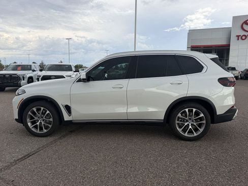 Used 2024 BMW X5 xDrive40i w/ Parking Assistance Package AWD/4WD image 2
