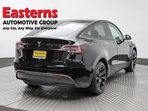 Used 2023 Tesla Model Y Long Range AWD/4WD image 5