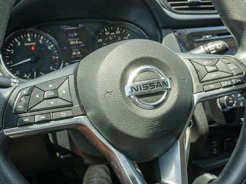 Used 2018 Nissan Rogue Sport S FWD image 29