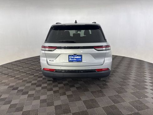 Used 2025 Jeep Grand Cherokee Altitude AWD/4WD image 8