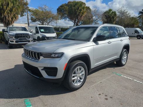 New 2026 Jeep Grand Cherokee 4WD image 9