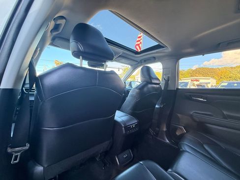 Used 2022 Toyota Highlander XLE image 15