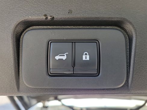 Used 2025 Nissan Rogue SV image 8