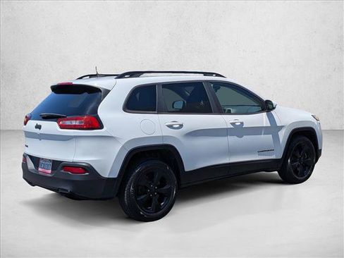 Used 2016 Jeep Cherokee Latitude w/ Cold Weather Group AWD/4WD image 5