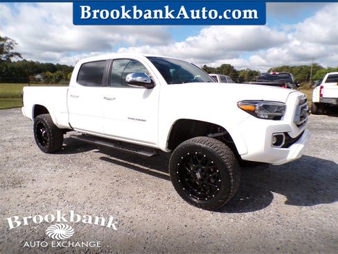 Used 2022 Toyota Tacoma Limited image 1