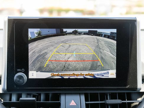 Used 2025 Toyota RAV4 XLE FWD image 21